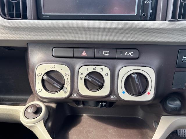 パッソ プラスハナ Cパッケージ ・TV・AM/FM・Bluetooth接続・AUX・CD・純正SDナビ・スペアあり・ベンチシート・横滑り防止装置・盗難防止装置・ECOモード・純正フロアマット・14インチ社外AW(3枚目)