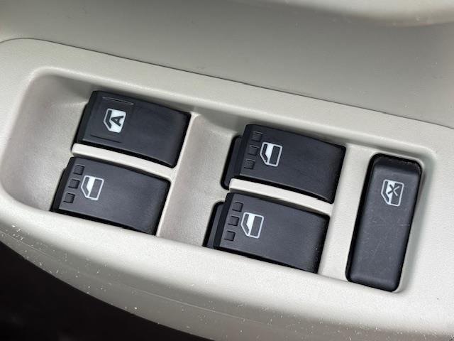 パッソ プラスハナ Cパッケージ ・TV・AM/FM・Bluetooth接続・AUX・CD・純正SDナビ・スペアあり・ベンチシート・横滑り防止装置・盗難防止装置・ECOモード・純正フロアマット・14インチ社外AW(8枚目)