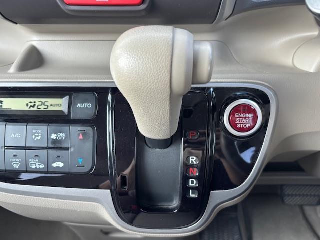 N-BOX G・Lパッケージ 純正ナビ・片側パワースライドドア・バックカメラ・純正アルミホイール・4WD・スマートキー・純正フロアマット・アイドリングストップ・フルフラットシート・ベンチシート・盗難防止装置・横滑り防止装置(6枚目)