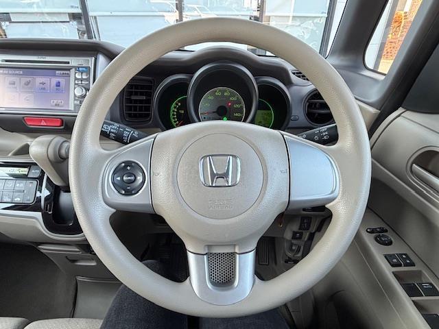 N-BOX G・Lパッケージ 純正ナビ・片側パワースライドドア・バックカメラ・純正アルミホイール・4WD・スマートキー・純正フロアマット・アイドリングストップ・フルフラットシート・ベンチシート・盗難防止装置・横滑り防止装置(8枚目)