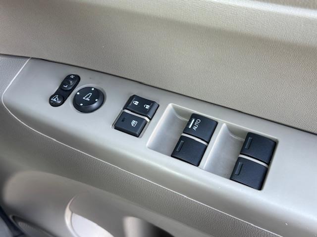 N-BOX G・Lパッケージ 純正ナビ・片側パワースライドドア・バックカメラ・純正アルミホイール・4WD・スマートキー・純正フロアマット・アイドリングストップ・フルフラットシート・ベンチシート・盗難防止装置・横滑り防止装置(11枚目)