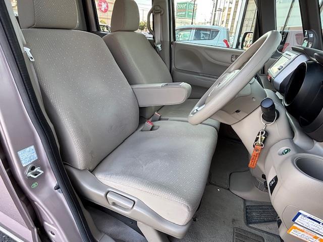 N-BOX G・Lパッケージ 純正ナビ・片側パワースライドドア・バックカメラ・純正アルミホイール・4WD・スマートキー・純正フロアマット・アイドリングストップ・フルフラットシート・ベンチシート・盗難防止装置・横滑り防止装置(17枚目)