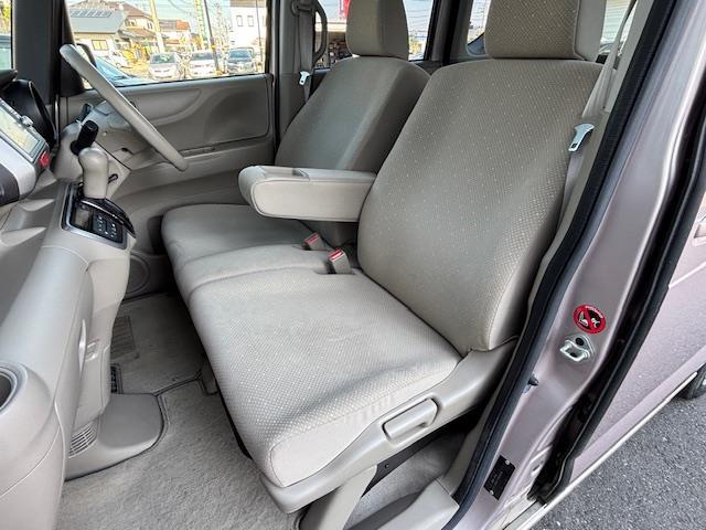 N-BOX G・Lパッケージ 純正ナビ・片側パワースライドドア・バックカメラ・純正アルミホイール・4WD・スマートキー・純正フロアマット・アイドリングストップ・フルフラットシート・ベンチシート・盗難防止装置・横滑り防止装置(19枚目)