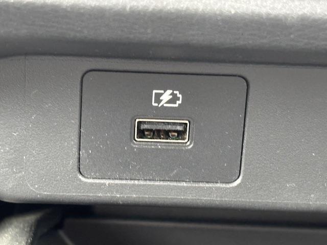 ノート ｅ－パワー　Ｓ　ワンオーナー　全方位カメラ　　エマージェンシーブレーキ　純ナビ　フルセグ　ＢＴ　レーンキープアシスト　純正ドラレコ　駐車支援　純正ＥＴＣ２．０　横滑り防止　Ａライト　Ａハイビーム　電パーキング（19枚目）