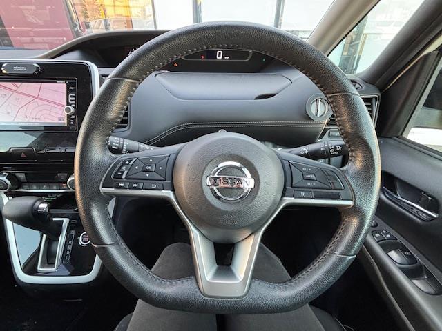 セレナ ハイウェイスター 純正ナビ・フルセグ・後席モニター・純正アルミホイール・LEDライト(8枚目)