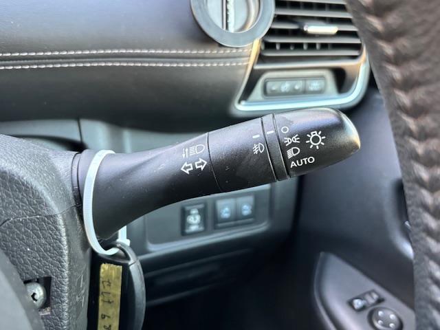 セレナ ハイウェイスター 純正ナビ・フルセグ・後席モニター・純正アルミホイール・LEDライト(9枚目)