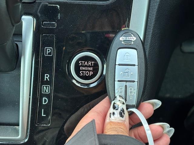 セレナ ハイウェイスター 純正ナビ・フルセグ・後席モニター・純正アルミホイール・LEDライト(15枚目)