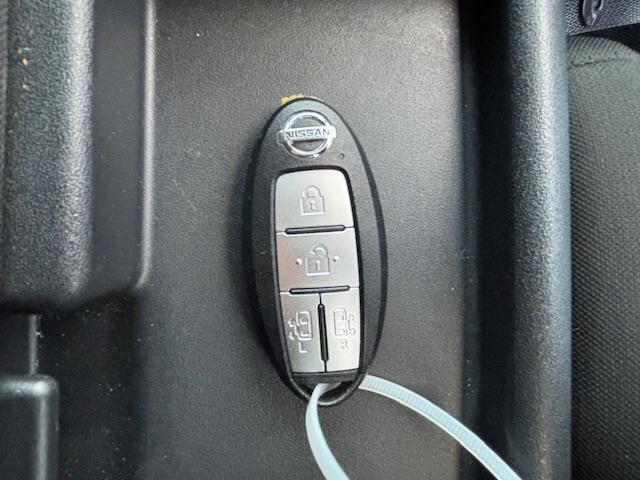 セレナ ハイウェイスター 純正ナビ・フルセグ・後席モニター・純正アルミホイール・LEDライト(16枚目)