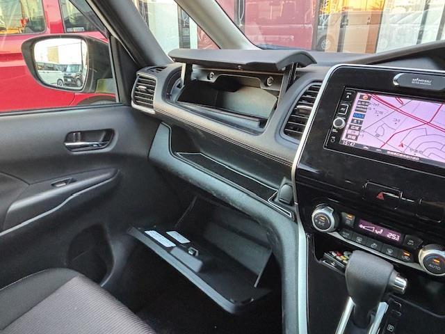 セレナ ハイウェイスター 純正ナビ・フルセグ・後席モニター・純正アルミホイール・LEDライト(28枚目)