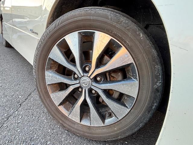 セレナ ハイウェイスター 純正ナビ・フルセグ・後席モニター・純正アルミホイール・LEDライト(31枚目)