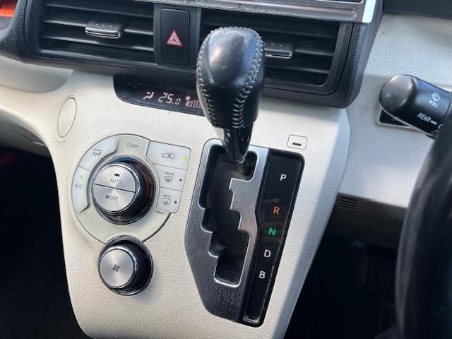 シエンタ ハイブリッドG 社外ナビ・フルセグTV・Bluetooth/CD/DVD・フリップダウンモニター・両Pスラ・クルコン・Aライト・レーンキープ・横滑り防止・Bカメ・Pスタート・スマートキー・ステアリングリモコン・ETC(7枚目)