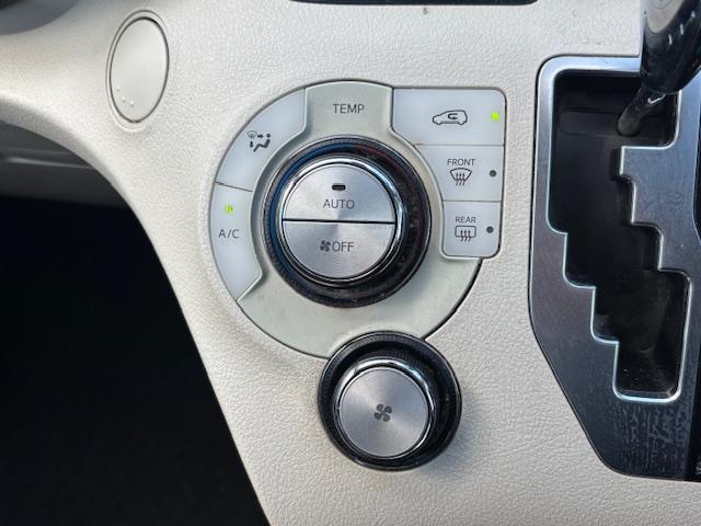 シエンタ ハイブリッドG 社外ナビ・フルセグTV・Bluetooth/CD/DVD・フリップダウンモニター・両Pスラ・クルコン・Aライト・レーンキープ・横滑り防止・Bカメ・Pスタート・スマートキー・ステアリングリモコン・ETC(8枚目)