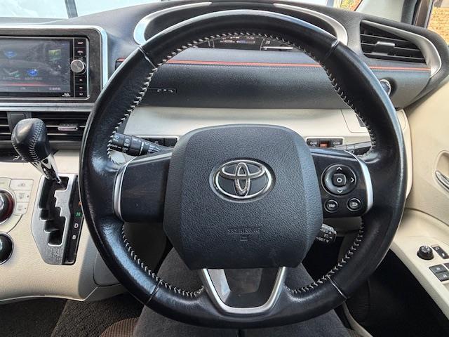 シエンタ ハイブリッドG 社外ナビ・フルセグTV・Bluetooth/CD/DVD・フリップダウンモニター・両Pスラ・クルコン・Aライト・レーンキープ・横滑り防止・Bカメ・Pスタート・スマートキー・ステアリングリモコン・ETC(9枚目)