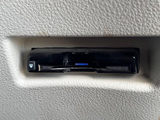 シエンタ ハイブリッドG 社外ナビ・フルセグTV・Bluetooth/CD/DVD・フリップダウンモニター・両Pスラ・クルコン・Aライト・レーンキープ・横滑り防止・Bカメ・Pスタート・スマートキー・ステアリングリモコン・ETC(13枚目)