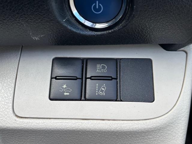 シエンタ ハイブリッドG 社外ナビ・フルセグTV・Bluetooth/CD/DVD・フリップダウンモニター・両Pスラ・クルコン・Aライト・レーンキープ・横滑り防止・Bカメ・Pスタート・スマートキー・ステアリングリモコン・ETC(15枚目)