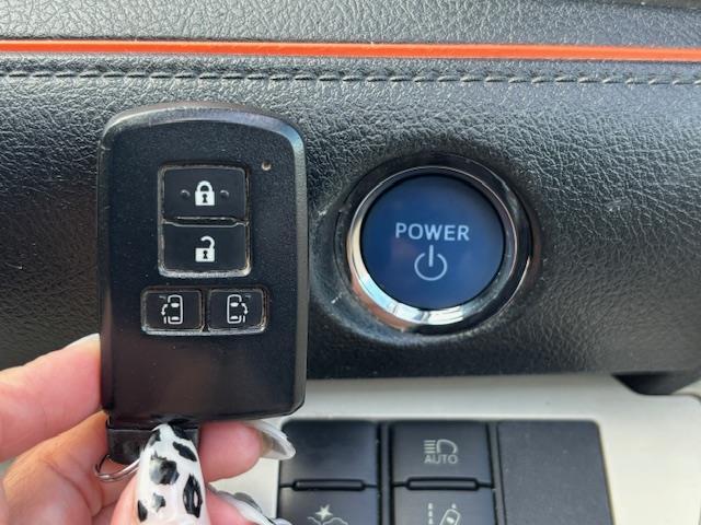 シエンタ ハイブリッドG 社外ナビ・フルセグTV・Bluetooth/CD/DVD・フリップダウンモニター・両Pスラ・クルコン・Aライト・レーンキープ・横滑り防止・Bカメ・Pスタート・スマートキー・ステアリングリモコン・ETC(17枚目)