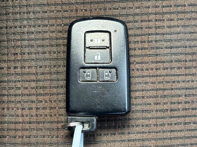 シエンタ ハイブリッドG 社外ナビ・フルセグTV・Bluetooth/CD/DVD・フリップダウンモニター・両Pスラ・クルコン・Aライト・レーンキープ・横滑り防止・Bカメ・Pスタート・スマートキー・ステアリングリモコン・ETC(18枚目)