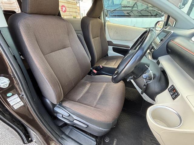 シエンタ ハイブリッドG 社外ナビ・フルセグTV・Bluetooth/CD/DVD・フリップダウンモニター・両Pスラ・クルコン・Aライト・レーンキープ・横滑り防止・Bカメ・Pスタート・スマートキー・ステアリングリモコン・ETC(19枚目)