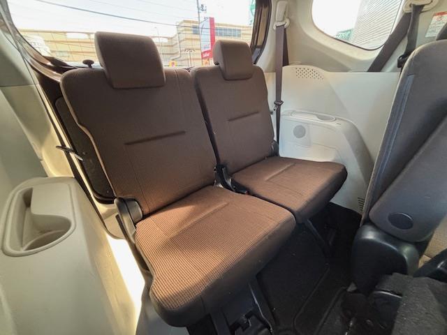 シエンタ ハイブリッドG 社外ナビ・フルセグTV・Bluetooth/CD/DVD・フリップダウンモニター・両Pスラ・クルコン・Aライト・レーンキープ・横滑り防止・Bカメ・Pスタート・スマートキー・ステアリングリモコン・ETC(21枚目)