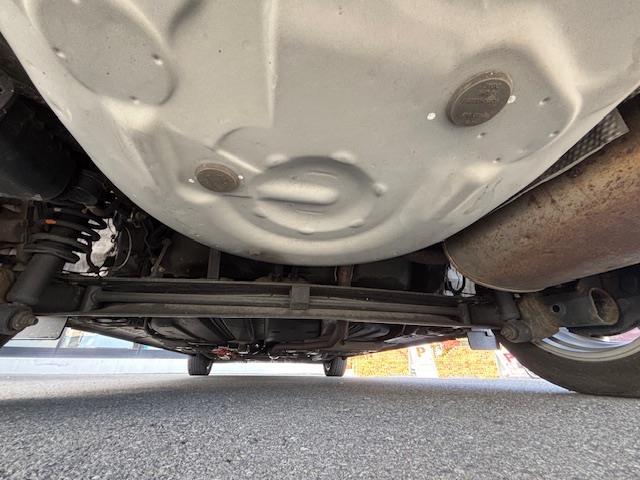 シエンタ ハイブリッドG 社外ナビ・フルセグTV・Bluetooth/CD/DVD・フリップダウンモニター・両Pスラ・クルコン・Aライト・レーンキープ・横滑り防止・Bカメ・Pスタート・スマートキー・ステアリングリモコン・ETC(41枚目)