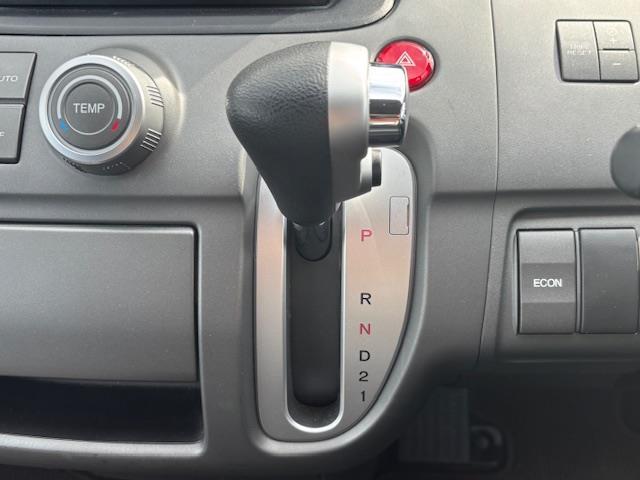 ステップワゴン ２４Ｚ　ＳＤナビ・フルセグＴＶ・両側パワースライドドア・４ＷＤ・ＬＥＤライト・フォグランプ・純正アルミホイール（5枚目）