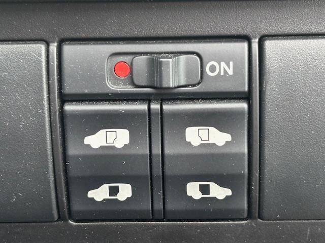 ステップワゴン ２４Ｚ　ＳＤナビ・フルセグＴＶ・両側パワースライドドア・４ＷＤ・ＬＥＤライト・フォグランプ・純正アルミホイール（8枚目）