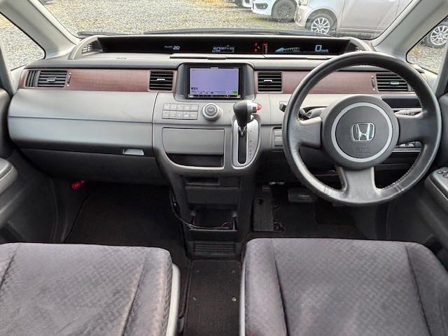 ステップワゴン ２４Ｚ　ＳＤナビ・フルセグＴＶ・両側パワースライドドア・４ＷＤ・ＬＥＤライト・フォグランプ・純正アルミホイール（12枚目）