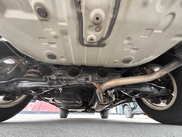 ハリアー エレガンス LEDヘッドライト 純正アルミ Pスタート スマートキー クリアランスソナー 横滑り防止機能 ETC パワーシート フロアマット Aライト ステアリングリモコン フォグランプ ウインカーミラー(39枚目)