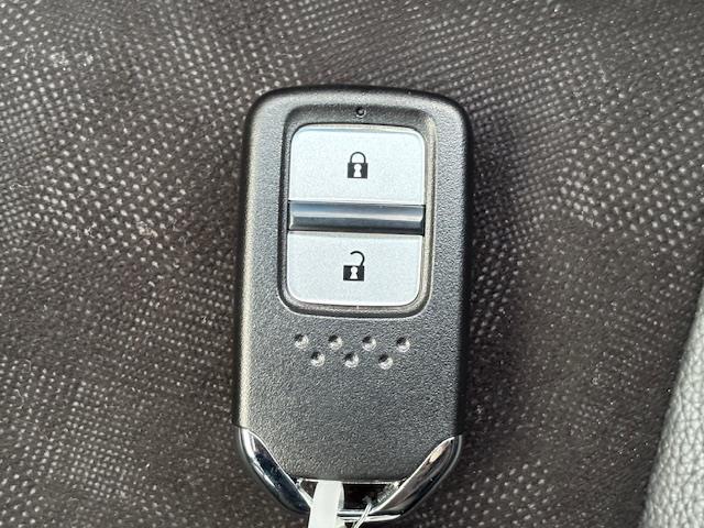 シャトル ハイブリッドXスタイルエディション 純正8インチナビ・バックカメラ・プッシュスタート・スマートキー・ビルトインETC・ステアリングリモコン・革巻きステアリング・ハーフレザーシート・社外ドライブレコーダー・純正フロアマット・ドアバイザー(11枚目)