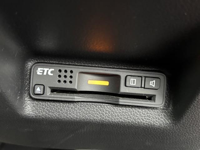 シャトル ハイブリッドXスタイルエディション 純正8インチナビ・バックカメラ・プッシュスタート・スマートキー・ビルトインETC・ステアリングリモコン・革巻きステアリング・ハーフレザーシート・社外ドライブレコーダー・純正フロアマット・ドアバイザー(14枚目)