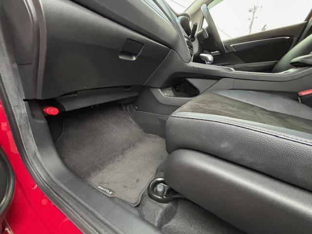 シャトル ハイブリッドXスタイルエディション 純正8インチナビ・バックカメラ・プッシュスタート・スマートキー・ビルトインETC・ステアリングリモコン・革巻きステアリング・ハーフレザーシート・社外ドライブレコーダー・純正フロアマット・ドアバイザー(20枚目)