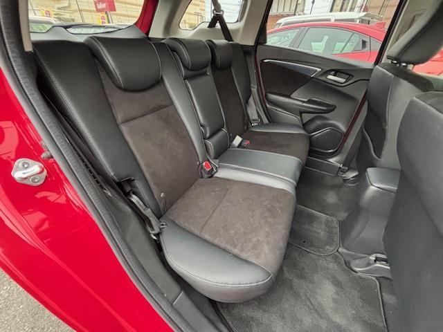 シャトル ハイブリッドXスタイルエディション 純正8インチナビ・バックカメラ・プッシュスタート・スマートキー・ビルトインETC・ステアリングリモコン・革巻きステアリング・ハーフレザーシート・社外ドライブレコーダー・純正フロアマット・ドアバイザー(21枚目)