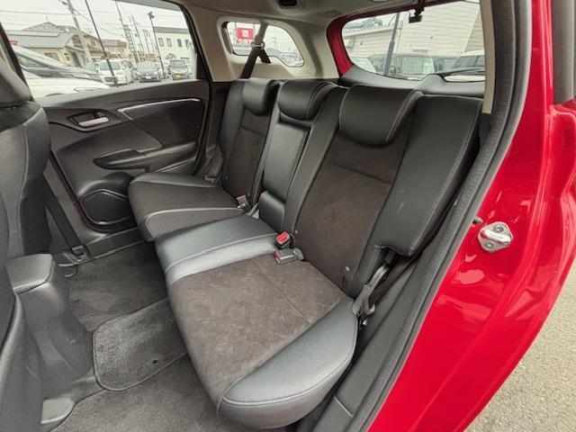 シャトル ハイブリッドXスタイルエディション 純正8インチナビ・バックカメラ・プッシュスタート・スマートキー・ビルトインETC・ステアリングリモコン・革巻きステアリング・ハーフレザーシート・社外ドライブレコーダー・純正フロアマット・ドアバイザー(22枚目)