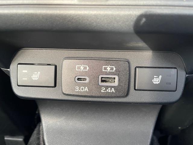 レヴォーグ レイバック リミテッドEX ・夏タイヤ24年製(7mm)・ACC☆ステアリングヒーター・ステアリングアシスト・AM・FM・USB・iPad☆Bluetooth接続・カープレイ対応純正ナビ・プッシュスタート(16枚目)