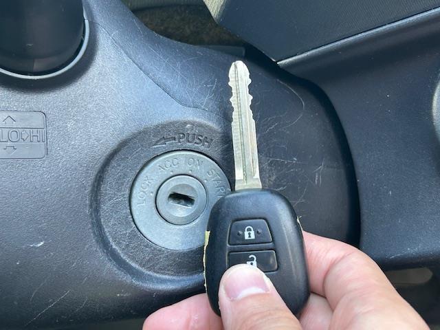 アクア G G’s クルーズコントロール・バックカメラ・衝突軽減システム・ETC・ステアリングリモコン・プリクラッシュセーフティ・レーンキープアシスト・リモコンキー・社外フロアマット・コーナーポール・ウインカーミラー(19枚目)