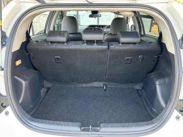 アクア G G’s クルーズコントロール・バックカメラ・衝突軽減システム・ETC・ステアリングリモコン・プリクラッシュセーフティ・レーンキープアシスト・リモコンキー・社外フロアマット・コーナーポール・ウインカーミラー(27枚目)