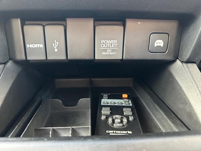 オデッセイハイブリッド ハイブリッド　パワーシートシートヒータースタットレスタイヤアルミホイール１７インチ付きレーダークルーズコントロールフリップダウンモニター衝突軽減機能両側パワースライドドアクリアランスソナーレーンキープ（11枚目）