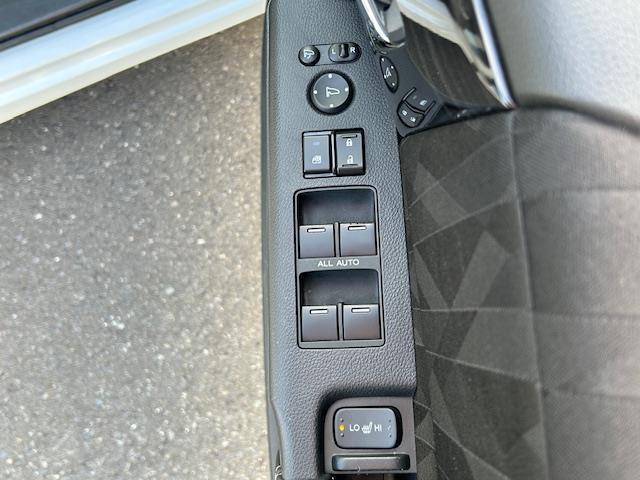 オデッセイハイブリッド ハイブリッド　パワーシートシートヒータースタットレスタイヤアルミホイール１７インチ付きレーダークルーズコントロールフリップダウンモニター衝突軽減機能両側パワースライドドアクリアランスソナーレーンキープ（12枚目）