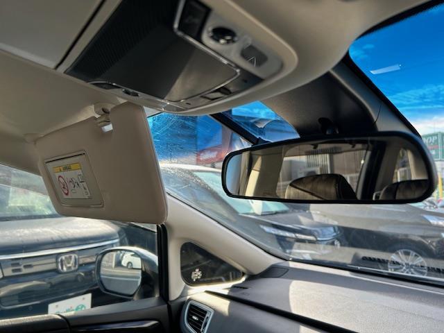 オデッセイハイブリッド ハイブリッド　パワーシートシートヒータースタットレスタイヤアルミホイール１７インチ付きレーダークルーズコントロールフリップダウンモニター衝突軽減機能両側パワースライドドアクリアランスソナーレーンキープ（17枚目）