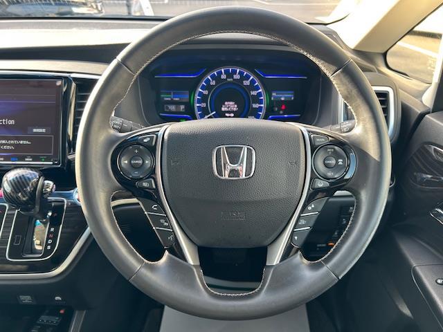 オデッセイハイブリッド ハイブリッド　パワーシートシートヒータースタットレスタイヤアルミホイール１７インチ付きレーダークルーズコントロールフリップダウンモニター衝突軽減機能両側パワースライドドアクリアランスソナーレーンキープ（18枚目）