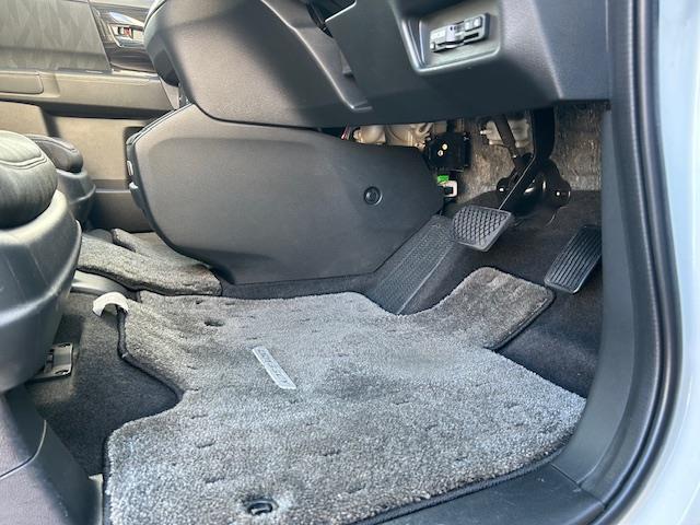 オデッセイハイブリッド ハイブリッド　パワーシートシートヒータースタットレスタイヤアルミホイール１７インチ付きレーダークルーズコントロールフリップダウンモニター衝突軽減機能両側パワースライドドアクリアランスソナーレーンキープ（21枚目）