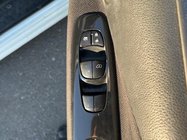 セレナ ハイウェイスター S-ハイブリッド エアロモード AM/FMBTTVSDUSBipodHDMIAUXエンジンスターター電動格納ミラーフォグランプドアバイザー(11枚目)