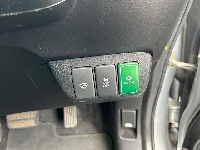 フィットシャトルハイブリッド ハイブリッド・スマートセレクション　ファインライン　ＡＭ／ＦＭ・ＣＤ／ＤＶＤ・アイドリングストップ横滑り防止機能シートヒーター（8枚目）