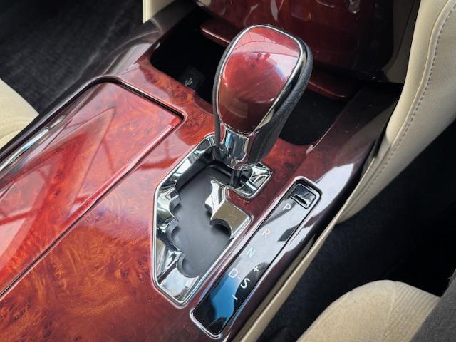 クラウンマジェスタ Ｆバージョン　ビルトインＥＴＣ・クルーズコントロール・バックカメラ・ドライブレコーダー・セキュリティアラートシステム・前席パワーシート・前席シートヒーター・シートメモリー・ヘッドライトウォッシャー・純正ＡＷ（8枚目）