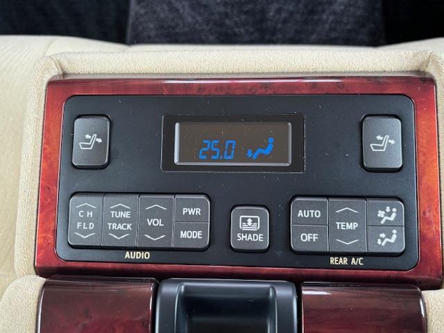 クラウンマジェスタ Ｆバージョン　ビルトインＥＴＣ・クルーズコントロール・バックカメラ・ドライブレコーダー・セキュリティアラートシステム・前席パワーシート・前席シートヒーター・シートメモリー・ヘッドライトウォッシャー・純正ＡＷ（19枚目）