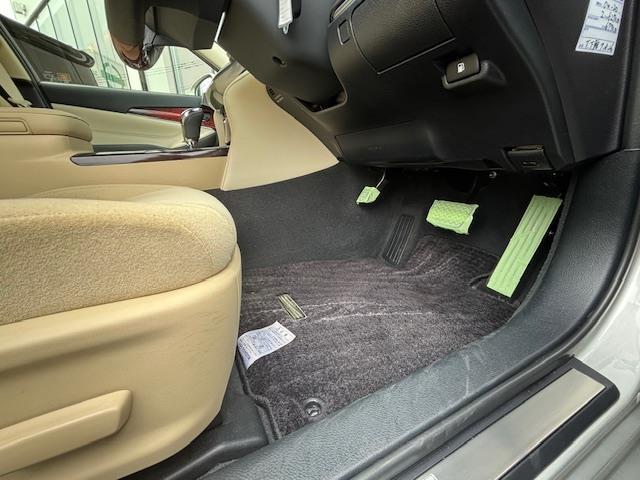 クラウンマジェスタ Ｆバージョン　ビルトインＥＴＣ・クルーズコントロール・バックカメラ・ドライブレコーダー・セキュリティアラートシステム・前席パワーシート・前席シートヒーター・シートメモリー・ヘッドライトウォッシャー・純正ＡＷ（24枚目）