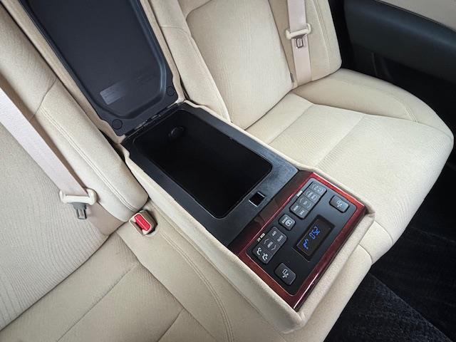 クラウンマジェスタ Ｆバージョン　ビルトインＥＴＣ・クルーズコントロール・バックカメラ・ドライブレコーダー・セキュリティアラートシステム・前席パワーシート・前席シートヒーター・シートメモリー・ヘッドライトウォッシャー・純正ＡＷ（28枚目）