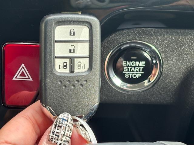 ステップワゴンスパーダ スパーダ ホンダセンシング バックカメラ・両側パワースライドドア・ホンダセンシング・ビルトインETC・わくわくゲート・衝突軽減システム・デュアルエアコン・電動格納ミラー・純正フロアマット・ドアバイザー・補助ミラー・ETC(16枚目)