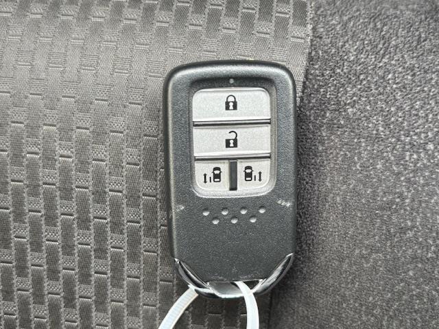 ステップワゴンスパーダ スパーダ ホンダセンシング バックカメラ・両側パワースライドドア・ホンダセンシング・ビルトインETC・わくわくゲート・衝突軽減システム・デュアルエアコン・電動格納ミラー・純正フロアマット・ドアバイザー・補助ミラー・ETC(17枚目)