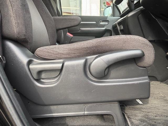 ステップワゴンスパーダ スパーダ ホンダセンシング バックカメラ・両側パワースライドドア・ホンダセンシング・ビルトインETC・わくわくゲート・衝突軽減システム・デュアルエアコン・電動格納ミラー・純正フロアマット・ドアバイザー・補助ミラー・ETC(23枚目)